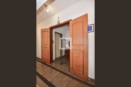 Hall de Entrada de apartamento à venda com 4 quartos, 248m² em Vila Suzana, São Paulo