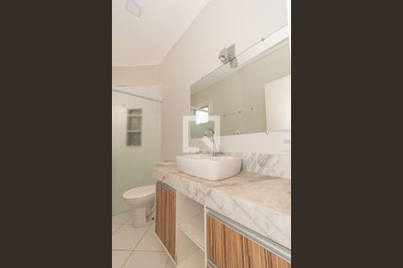 Banheiro da Suíte de casa de condomínio para alugar com 3 quartos, 250m² em Jardim de Mônaco, Hortolândia