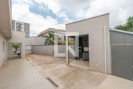 Casa de condomínio para alugar com 250m², 3 quartos e 4 vagasQuintal