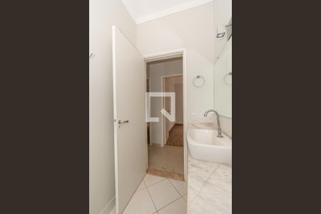 Casa de condomínio para alugar com 250m², 3 quartos e 4 vagasBanheiro Corredor