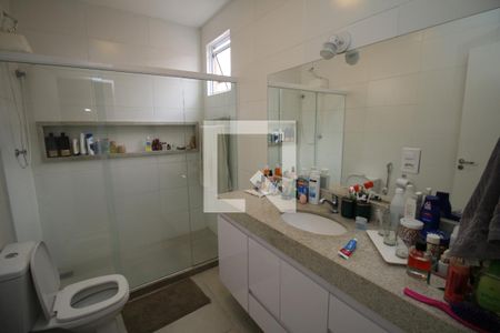 Casa à venda com 225m², 4 quartos e 2 vagasBanheiro da Suíte 2