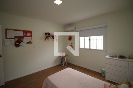 Casa à venda com 225m², 4 quartos e 2 vagasQuarto 3