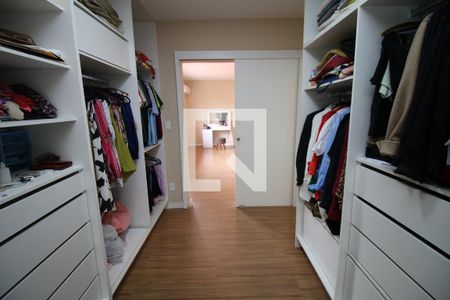 Casa à venda com 225m², 4 quartos e 2 vagasCloset
