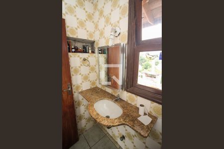 Casa à venda com 318m², 4 quartos e 2 vagas Casa à venda com 318m², 4 quartos e 2 vagasBanheiro da Suíte 2