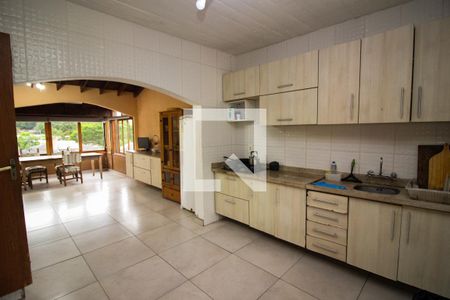 Casa à venda com 318m², 4 quartos e 2 vagas Casa à venda com 318m², 4 quartos e 2 vagasCozinha