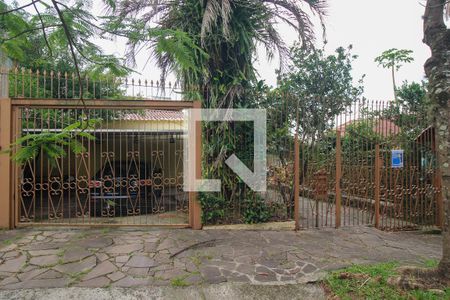Casa à venda com 318m², 4 quartos e 2 vagas Casa à venda com 318m², 4 quartos e 2 vagasFachada