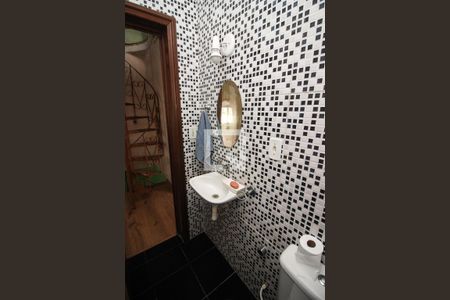 Casa à venda com 318m², 4 quartos e 2 vagas Casa à venda com 318m², 4 quartos e 2 vagasLavabo