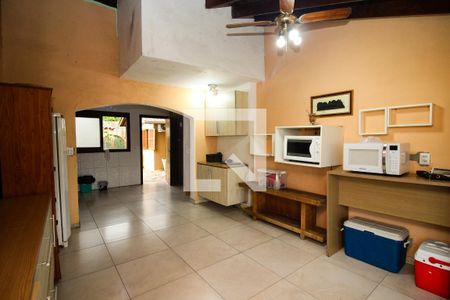 Casa à venda com 318m², 4 quartos e 2 vagas Casa à venda com 318m², 4 quartos e 2 vagasCozinha