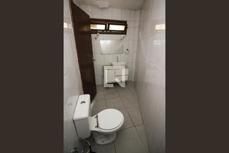 Casa à venda com 318m², 4 quartos e 2 vagas Casa à venda com 318m², 4 quartos e 2 vagasBanheiro da Suíte 1