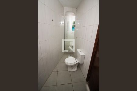 Casa à venda com 318m², 4 quartos e 2 vagas Casa à venda com 318m², 4 quartos e 2 vagasBanheiro da Suíte 1