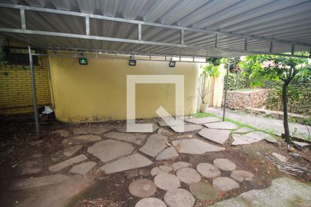 Casa à venda com 318m², 4 quartos e 2 vagas Casa à venda com 318m², 4 quartos e 2 vagasGaragem