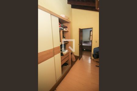 Casa à venda com 318m², 4 quartos e 2 vagas Casa à venda com 318m², 4 quartos e 2 vagasCloset da suíte 1