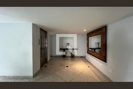 Apartamento à venda com 170m², 2 quartos e 2 vagasHall de entrada