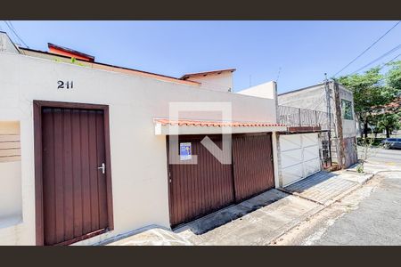 Casa à venda com 165m², 4 quartos e 2 vagasFachada