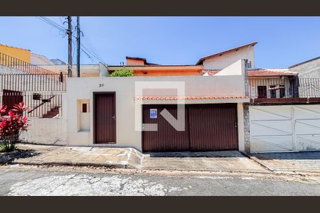 Casa à venda com 165m², 4 quartos e 2 vagasFachada