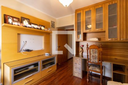 Apartamento à venda com 221m², 4 quartos e 1 vaga Apartamento à venda com 221m², 4 quartos e 1 vagaEscritório