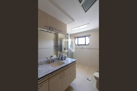 Apartamento à venda com 221m², 4 quartos e 1 vaga Apartamento à venda com 221m², 4 quartos e 1 vagaBanheiro da Suíte 1