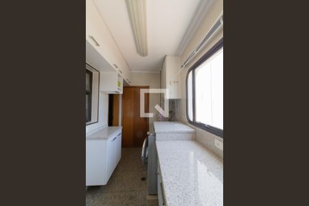 Apartamento à venda com 221m², 4 quartos e 1 vaga Apartamento à venda com 221m², 4 quartos e 1 vagaÁrea de Serviço