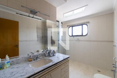 Apartamento à venda com 221m², 4 quartos e 1 vaga Apartamento à venda com 221m², 4 quartos e 1 vagaBanheiro da Suíte 1