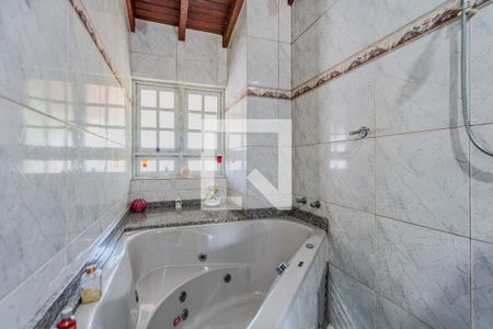 Casa à venda com 880m², 3 quartos e 8 vagas Casa à venda com 880m², 3 quartos e 8 vagasBanheiro