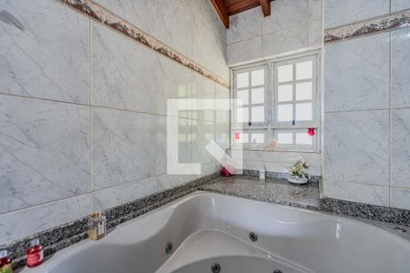 Casa à venda com 880m², 3 quartos e 8 vagas Casa à venda com 880m², 3 quartos e 8 vagasBanheiro