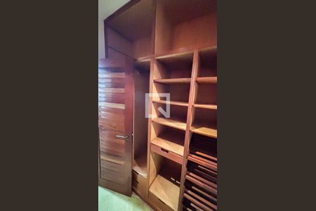 Apartamento à venda com 288m², 2 quartos e 2 vagasCloset Suíte 2