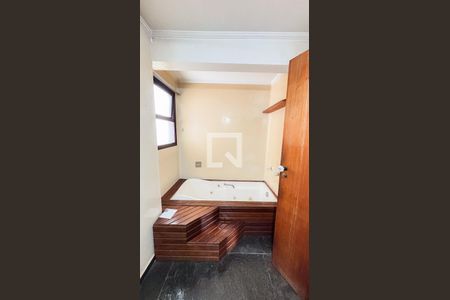 Apartamento à venda com 288m², 2 quartos e 2 vagasBanheiro da Suíte 2