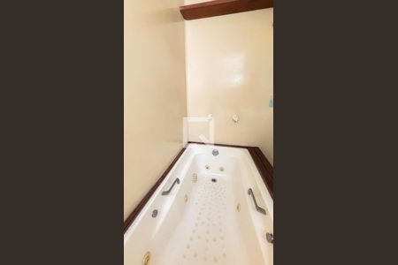 Apartamento à venda com 288m², 2 quartos e 2 vagasBanheiro da Suíte 2