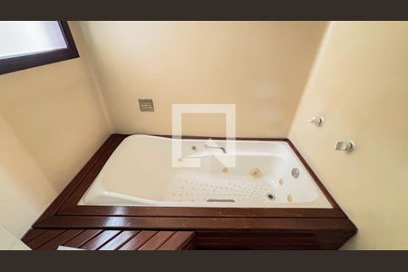 Apartamento à venda com 288m², 2 quartos e 2 vagasBanheiro da Suíte 2