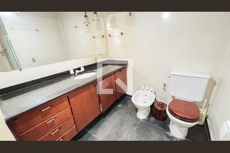 Apartamento à venda com 288m², 2 quartos e 2 vagasBanheiro da Suíte 2