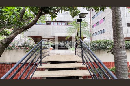 Apartamento à venda com 288m², 2 quartos e 2 vagascorrimão 