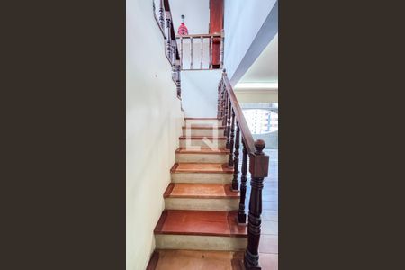 Apartamento à venda com 288m², 2 quartos e 2 vagasEscada