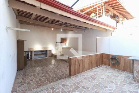 Casa à venda com 220m², 3 quartos e 5 vagas Casa à venda com 220m², 3 quartos e 5 vagasÁrea de serviço