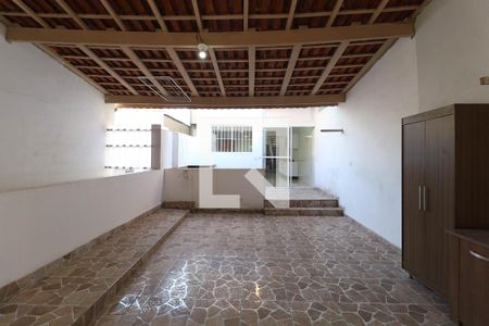 Casa à venda com 220m², 3 quartos e 5 vagas Casa à venda com 220m², 3 quartos e 5 vagasÁrea de serviço