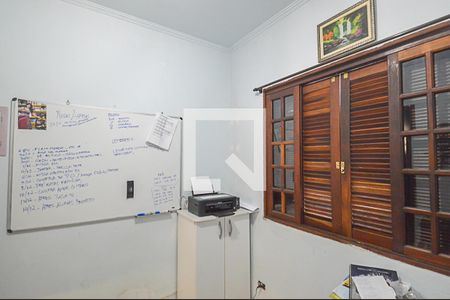 Casa à venda com 198m², 3 quartos e 3 vagasEscritório