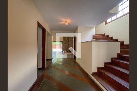 Casa de condomínio à venda com 400m², 5 quartos e 2 vagasEscada