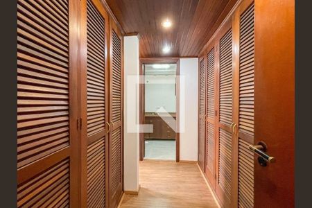 Casa de condomínio à venda com 400m², 5 quartos e 2 vagasCloset /Suite 2