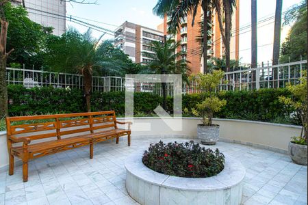 Apartamento à venda com 263m², 4 quartos e 2 vagas Apartamento à venda com 263m², 4 quartos e 2 vagasÁrea comum - Jardim