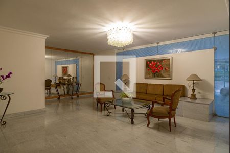 Apartamento à venda com 263m², 4 quartos e 2 vagas Apartamento à venda com 263m², 4 quartos e 2 vagasÁrea comum - Hall Social