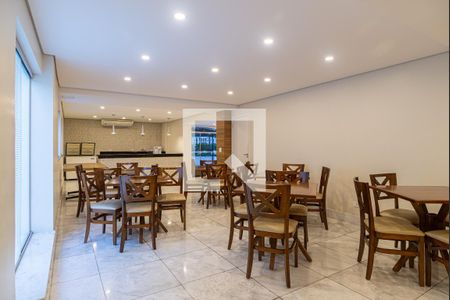 Apartamento à venda com 263m², 4 quartos e 2 vagas Apartamento à venda com 263m², 4 quartos e 2 vagasÁrea comum - Salão de festas