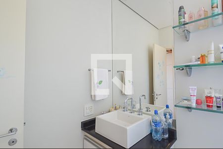 Casa de condomínio à venda com 101m², 3 quartos e 2 vagas Casa de condomínio à venda com 101m², 3 quartos e 2 vagasBanheiro da Suíte