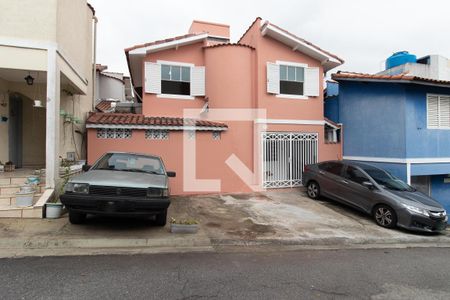 Casa de condomínio para alugar com 134m², 4 quartos e 2 vagas Casa de condomínio para alugar com 134m², 4 quartos e 2 vagasFachada
