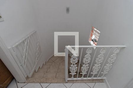 Casa de condomínio para alugar com 134m², 4 quartos e 2 vagas Casa de condomínio para alugar com 134m², 4 quartos e 2 vagasEscada
