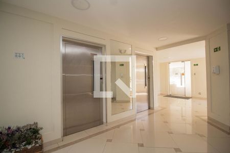 Apartamento à venda com 60m², 2 quartos e 1 vaga Apartamento à venda com 60m², 2 quartos e 1 vagaHall social - Elevadores