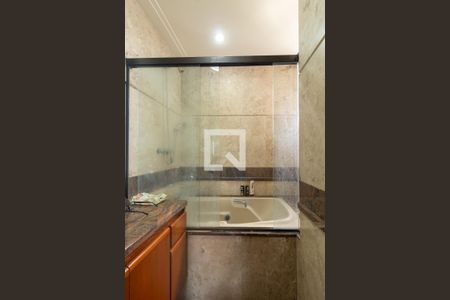 Apartamento à venda com 466m², 5 quartos e 6 vagasBanheiro da Suíte 1