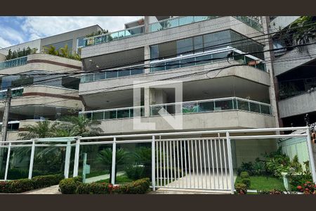 Apartamento à venda com 190m², 3 quartos e 2 vagas Apartamento à venda com 190m², 3 quartos e 2 vagasFachada