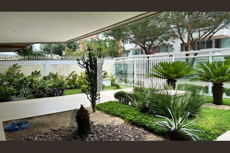 Apartamento à venda com 190m², 3 quartos e 2 vagas Apartamento à venda com 190m², 3 quartos e 2 vagasÁrea externa