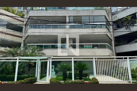 Apartamento à venda com 190m², 3 quartos e 2 vagas Apartamento à venda com 190m², 3 quartos e 2 vagasFachada