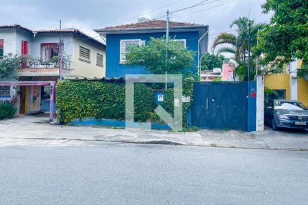 Casa à venda com 250m², 3 quartos e sem vaga Casa à venda com 250m², 3 quartos e sem vagaFachada