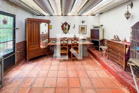 Casa à venda com 250m², 3 quartos e sem vaga Casa à venda com 250m², 3 quartos e sem vagaQuintal